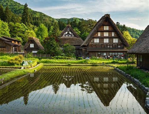 82 Small Towns in Japan .